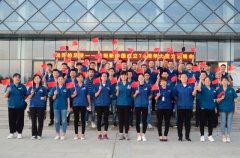 公司員工組方隊  激情昂揚(yáng)迎國慶