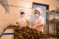 粽情濃濃 關(guān)愛滿滿